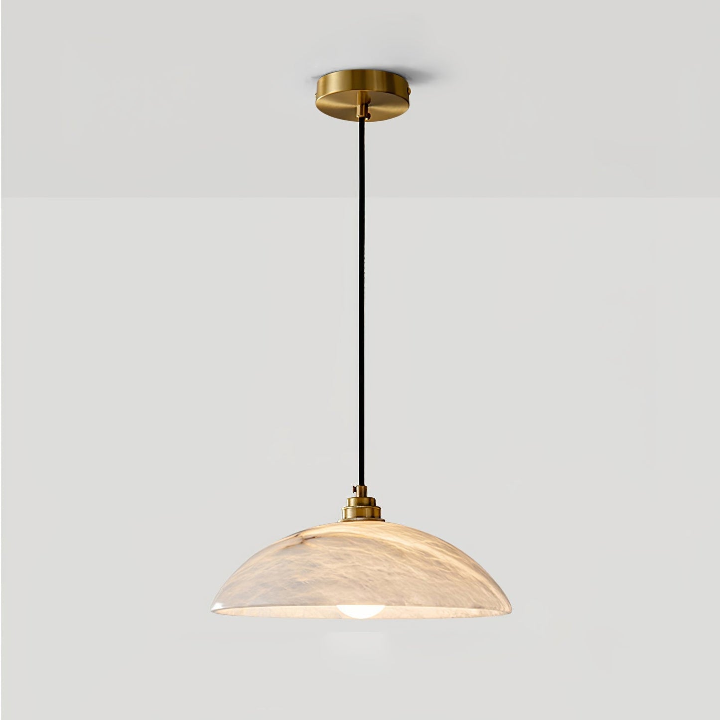 Mark – Pendelleuchte aus Alabaster & Messing
