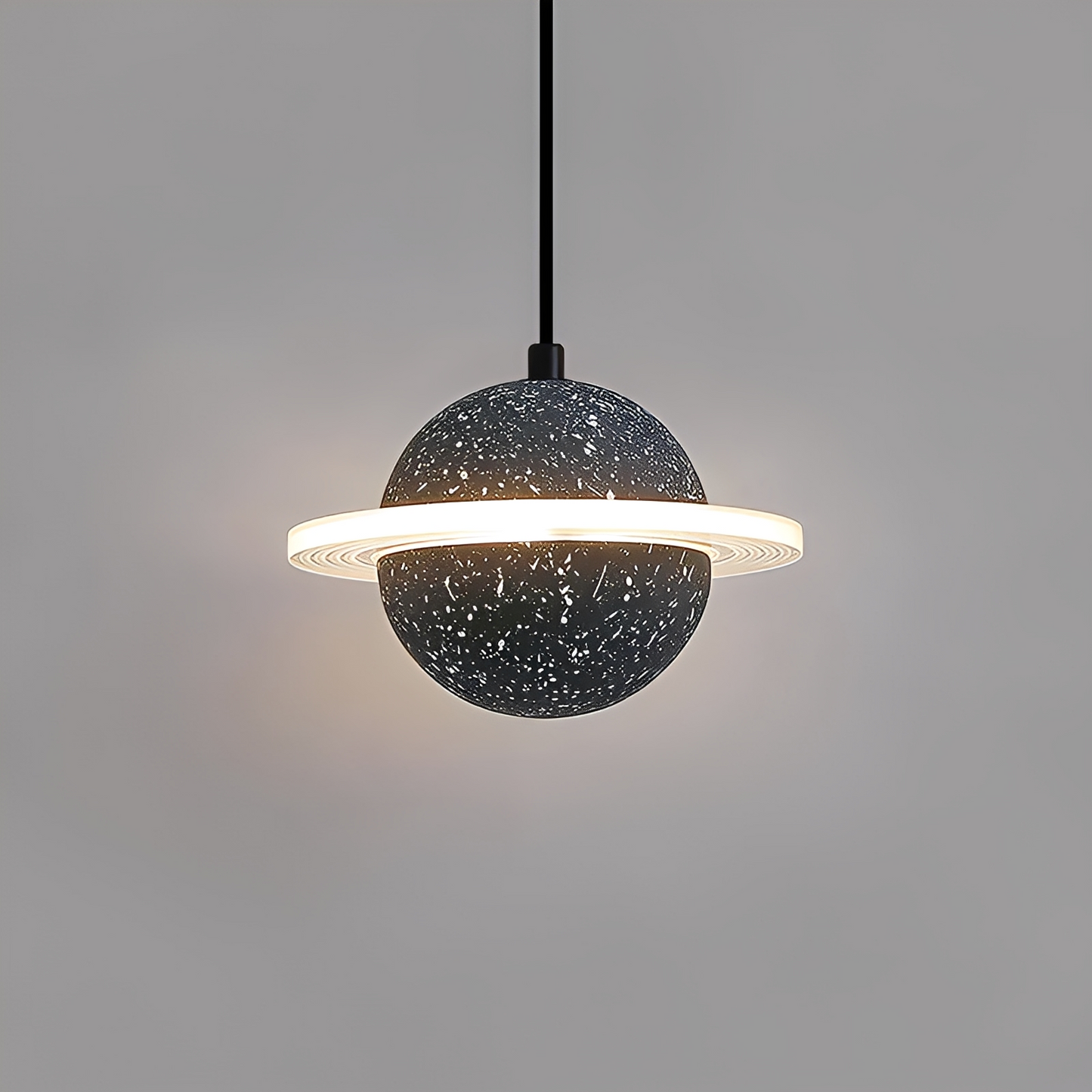 Nova – Rote Pendelleuchte im Planeten-Design