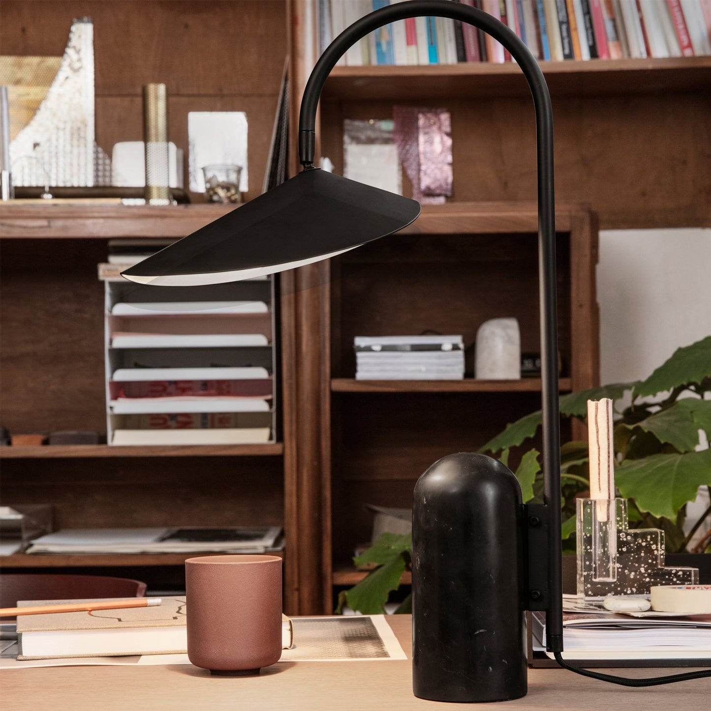 Mono – Europäische Tischlampe