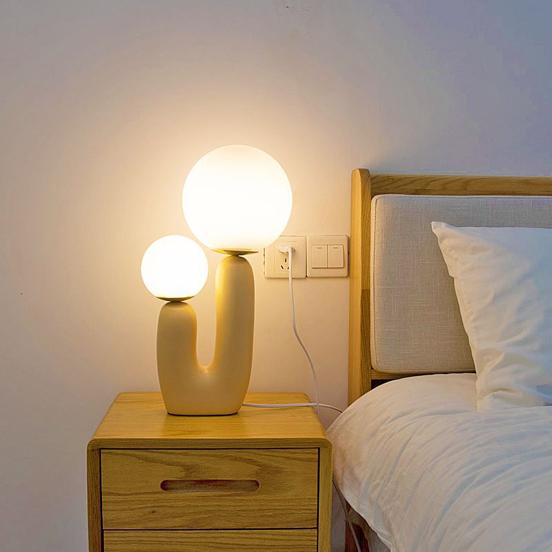 Lysa – Nordische LED-Tischlampe