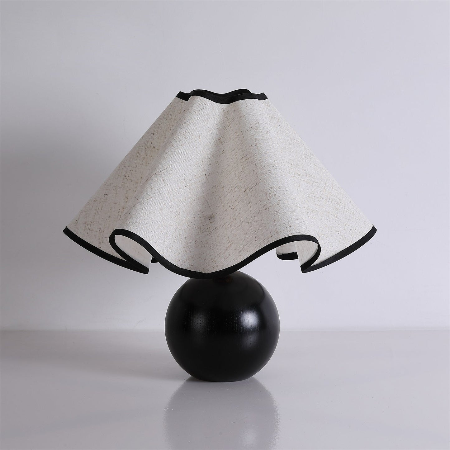 Enid – Vintage Tischlampe im Retro-Holzdesign