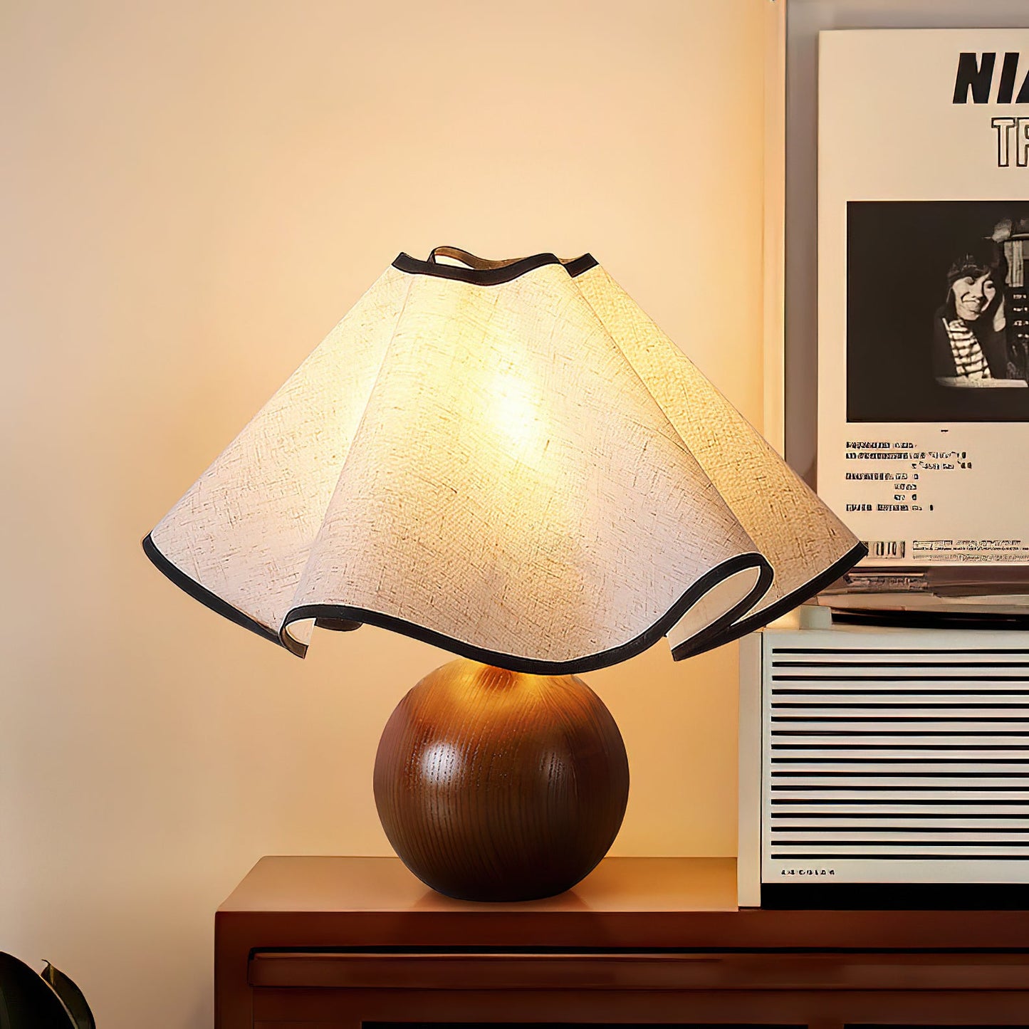 Lina – Vintage Holz-Tischlampe im Retro-Stil