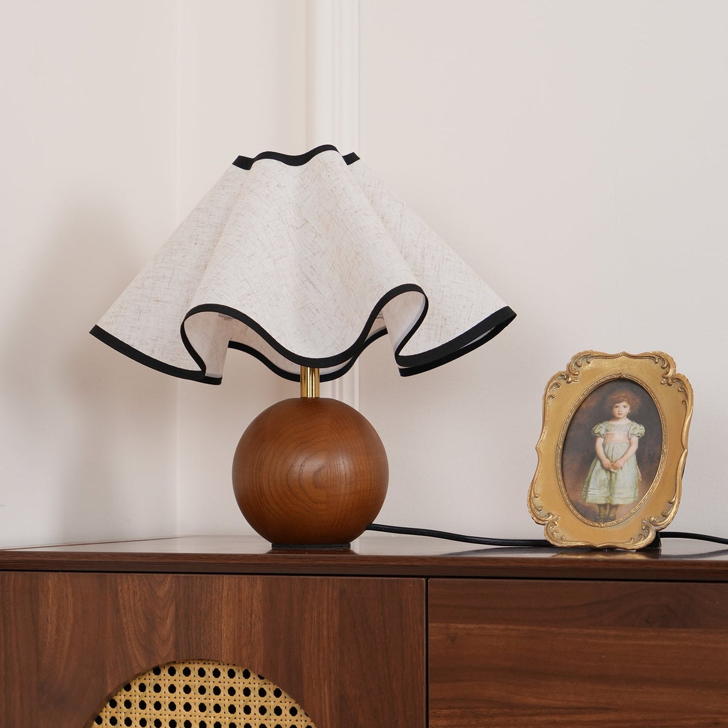 Lina – Vintage Holz-Tischlampe im Retro-Stil