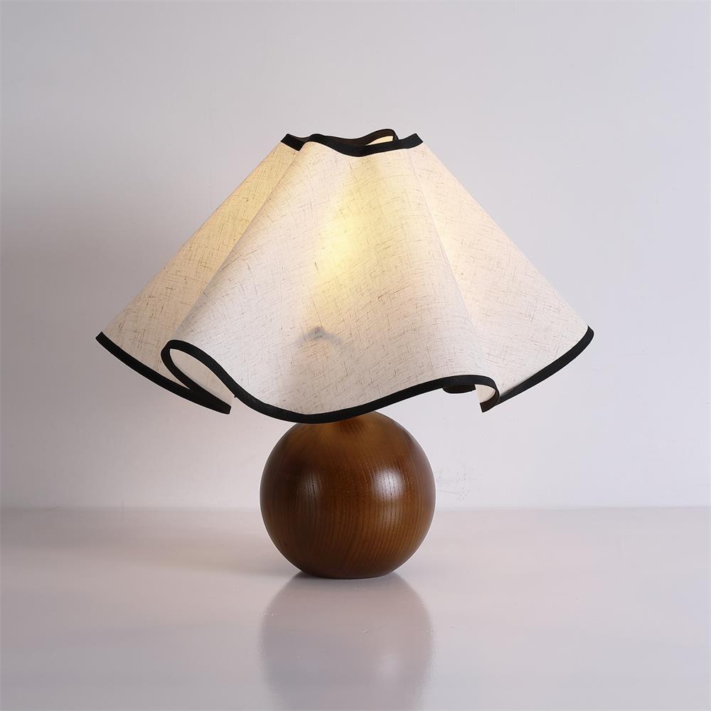 Lina – Vintage Holz-Tischlampe im Retro-Stil