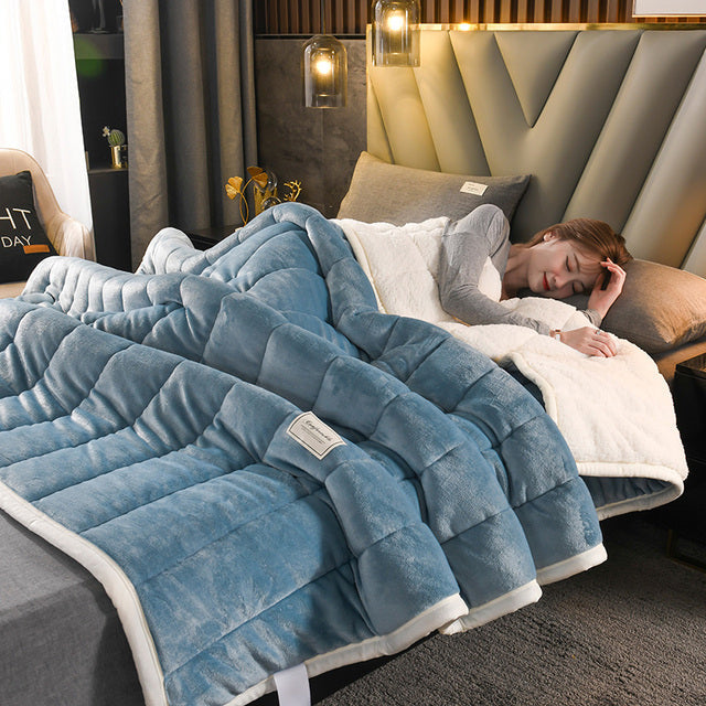 ShearLuxe – Flauschige Lammfelldecke für edle Wohnmomente