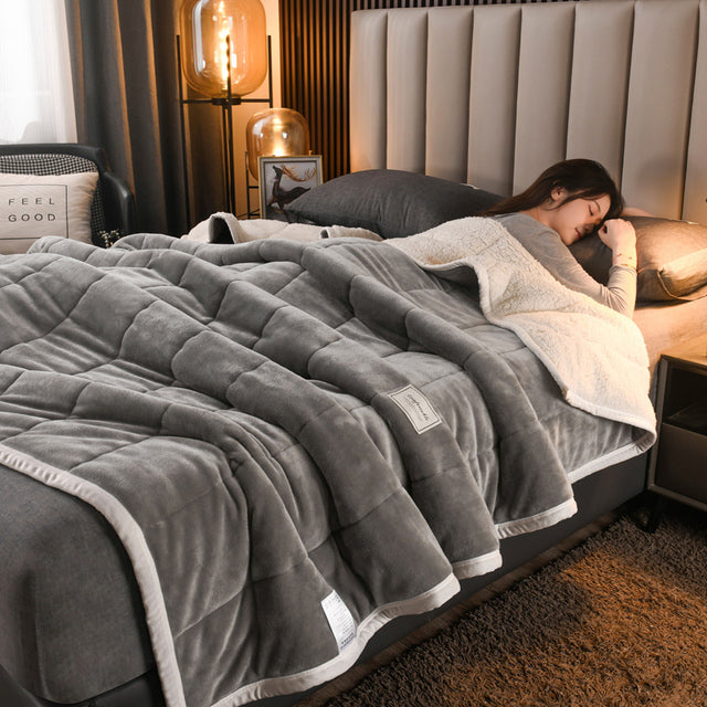 ShearLuxe – Flauschige Lammfelldecke für edle Wohnmomente