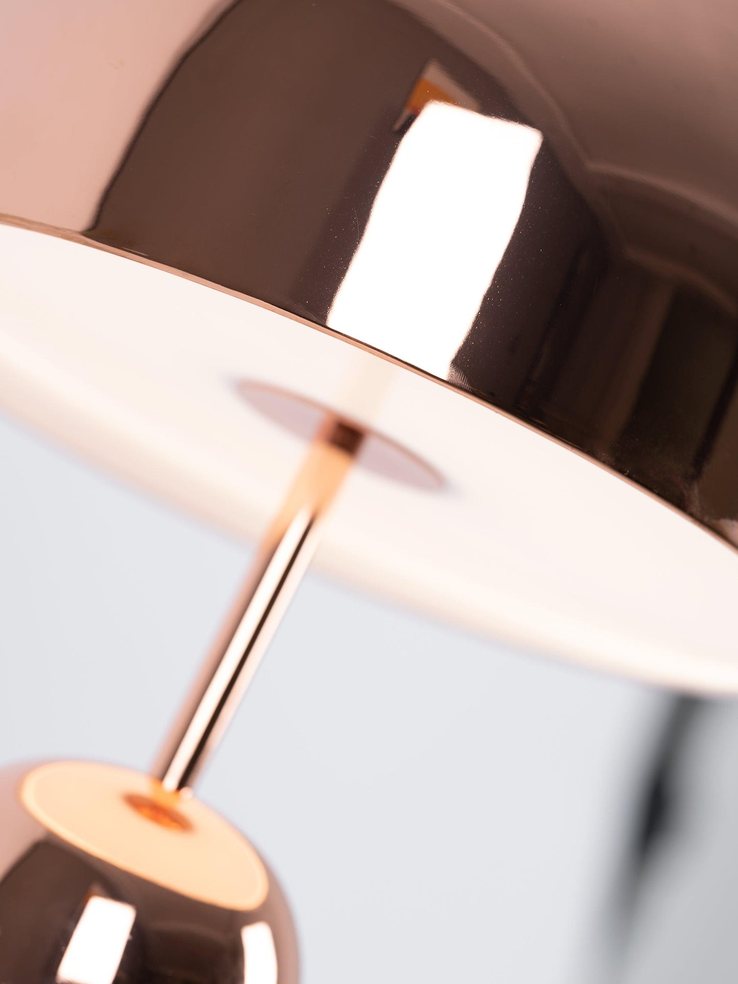 Bella – Elegante Tischlampe mit klassischem Charme und warmem Licht