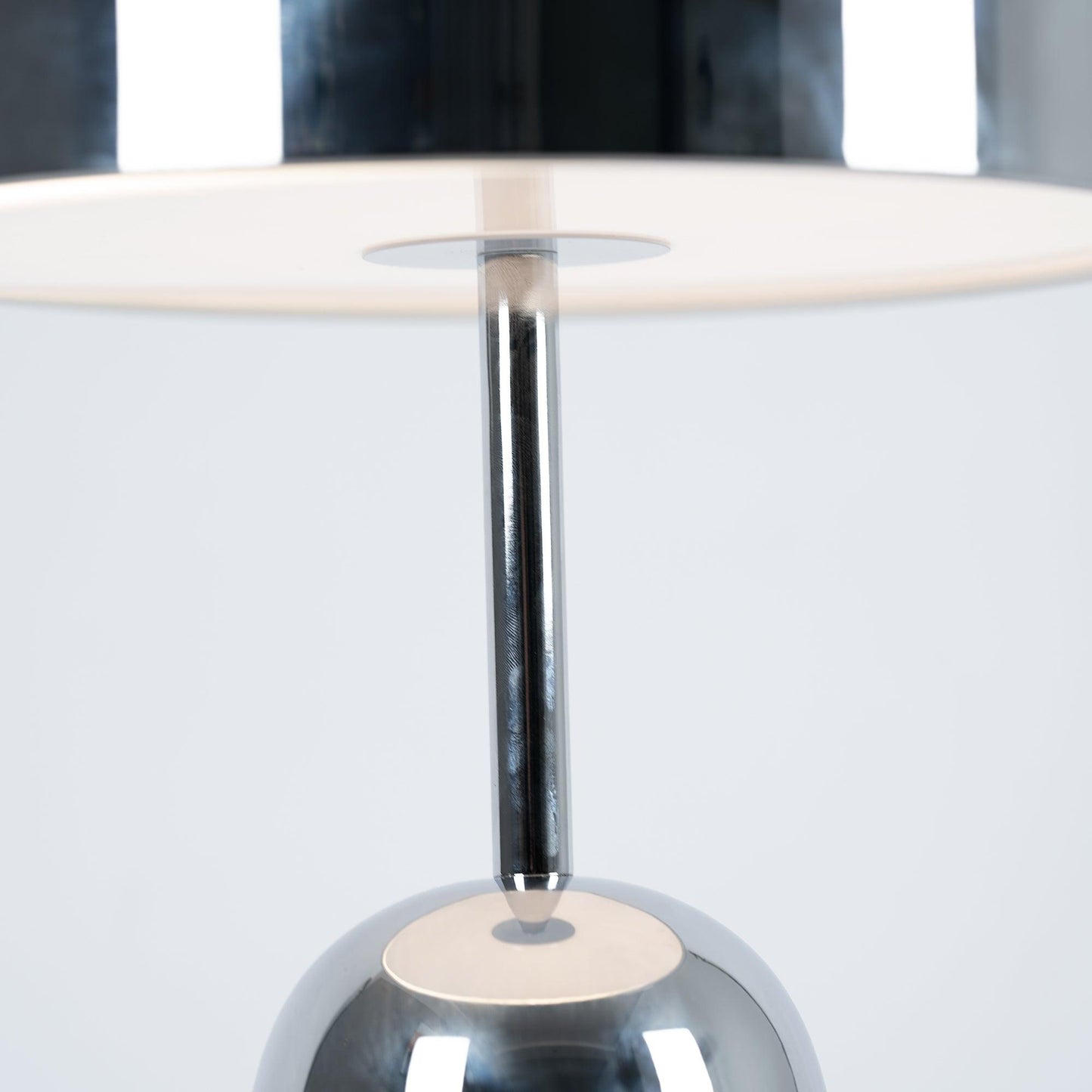 Bella – Elegante Tischlampe mit klassischem Charme und warmem Licht