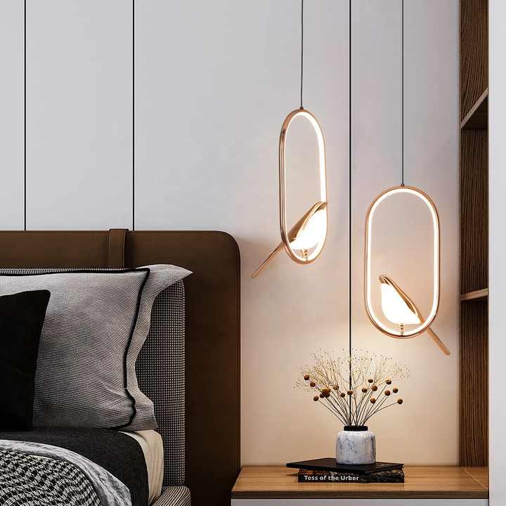 Birdora – Exklusive Pendellampe mit goldverziertem Vogel