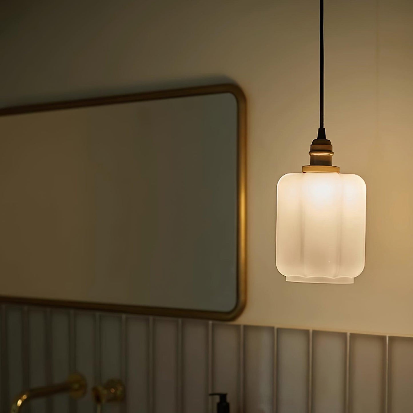 Henrika – Pendelleuchte im leichten Luxus-Design