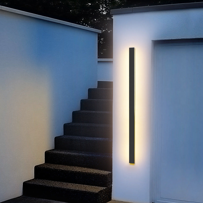 BeamLuxe – Schlanke Außenwandleuchte mit wetterfestem Design