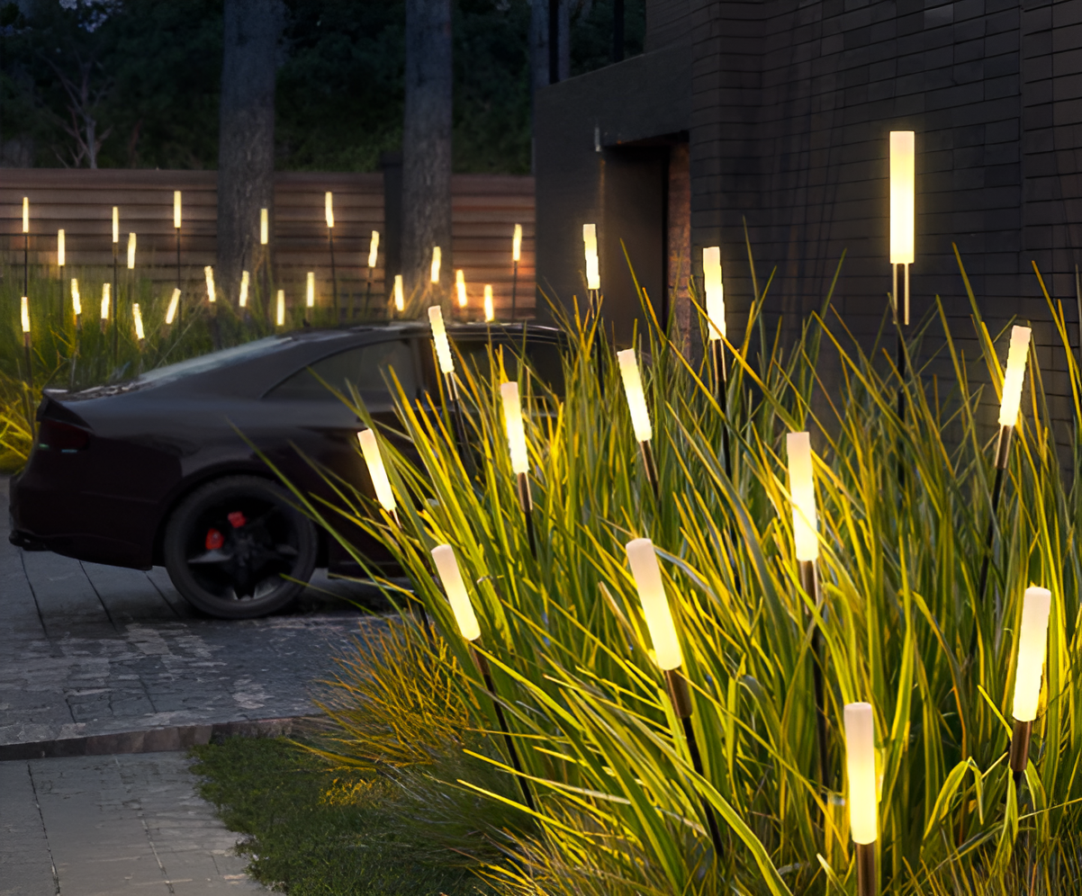 SolarLux – Solarbetriebene Außenleuchte mit modernem Flair