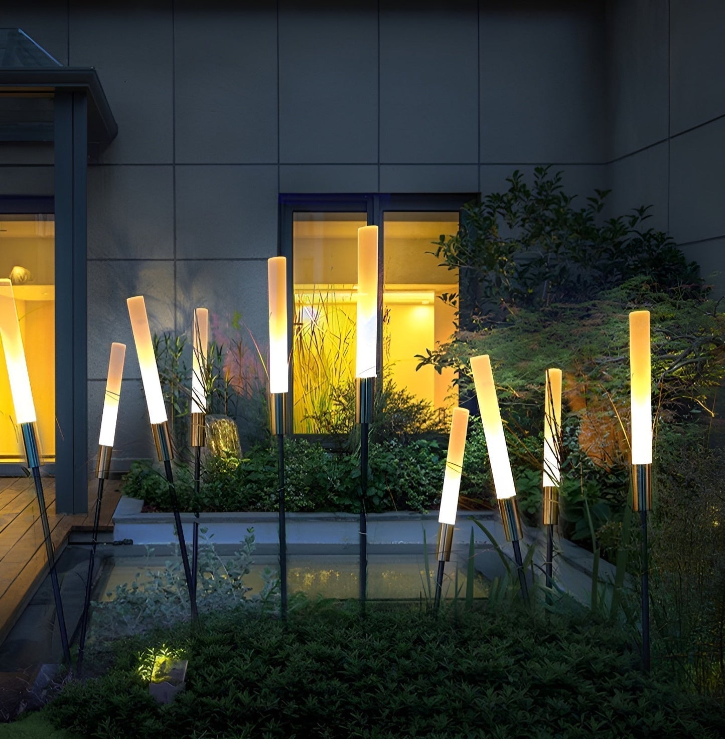 SolarLux – Solarbetriebene Außenleuchte mit modernem Flair