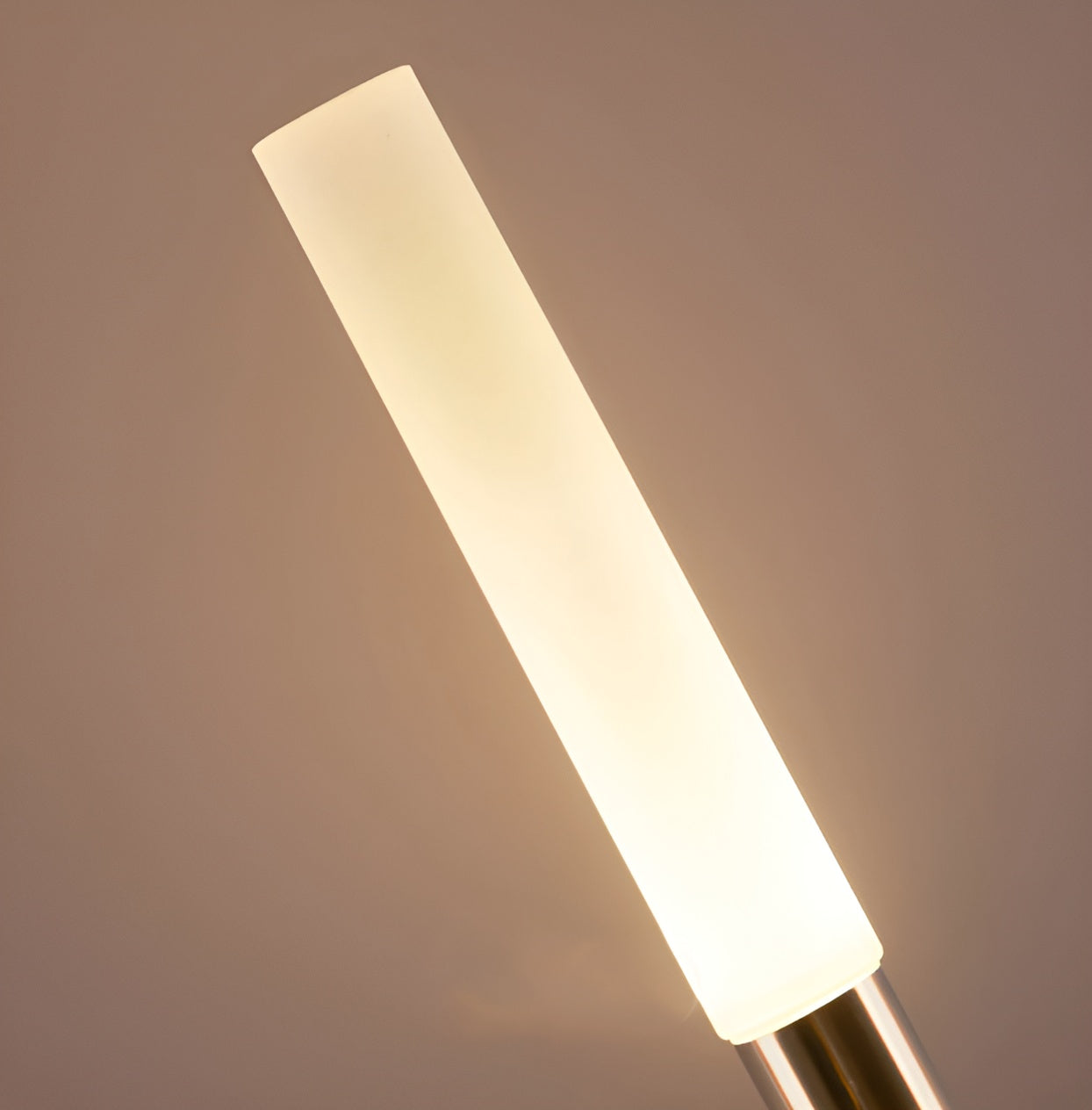 SolarLux – Solarbetriebene Außenleuchte mit modernem Flair