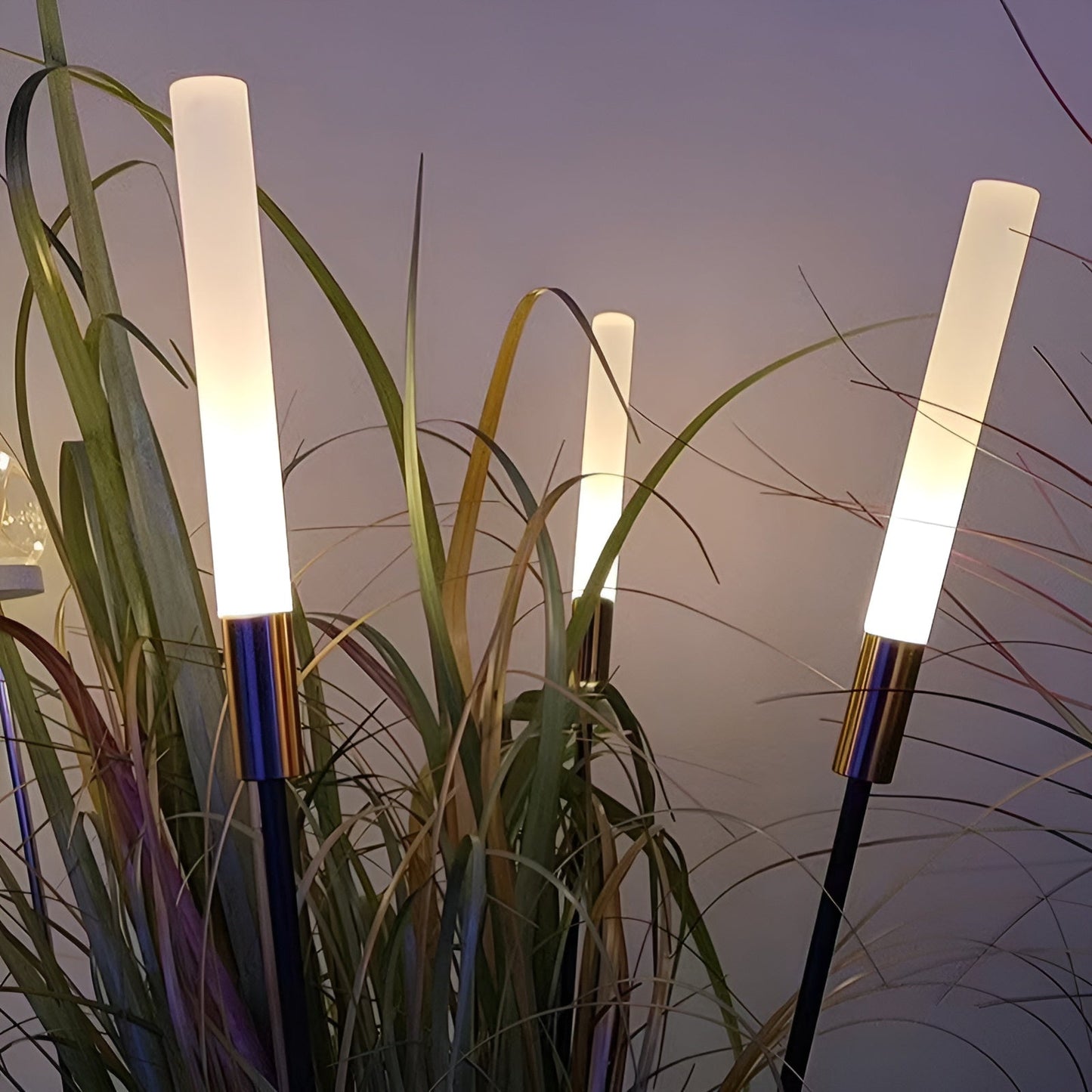 SolarLux – Solarbetriebene Außenleuchte mit modernem Flair