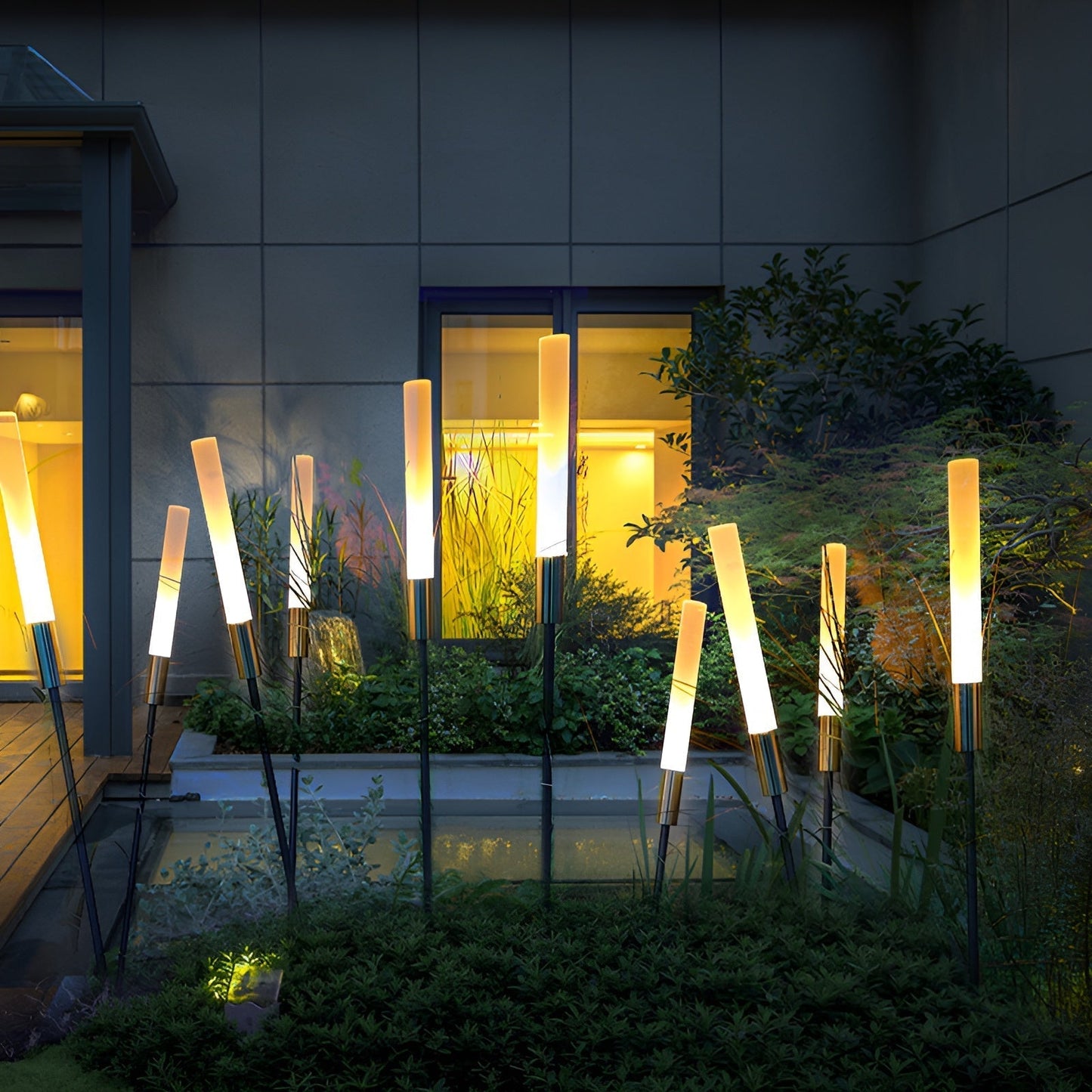 SolarLux – Solarbetriebene Außenleuchte mit modernem Flair