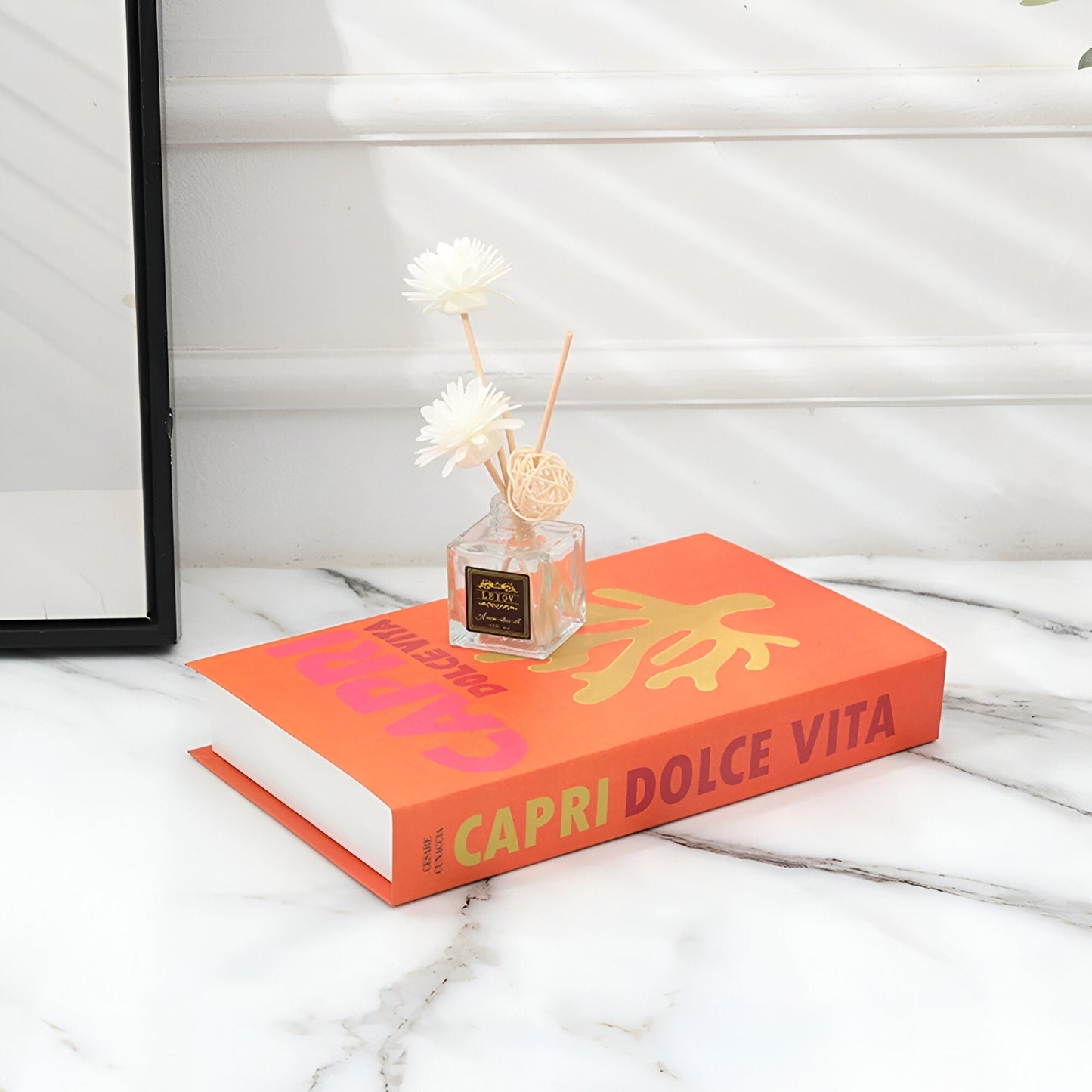 Izzy – Deko-Bücher im minimalistischen Stil