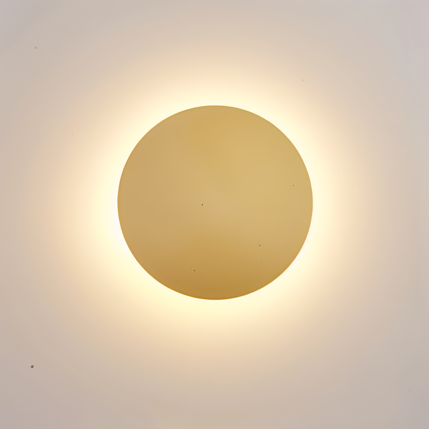 OrbGlow – Runde Metall-Wandleuchte in Schwarz/Weiß/Gold für moderne Räume