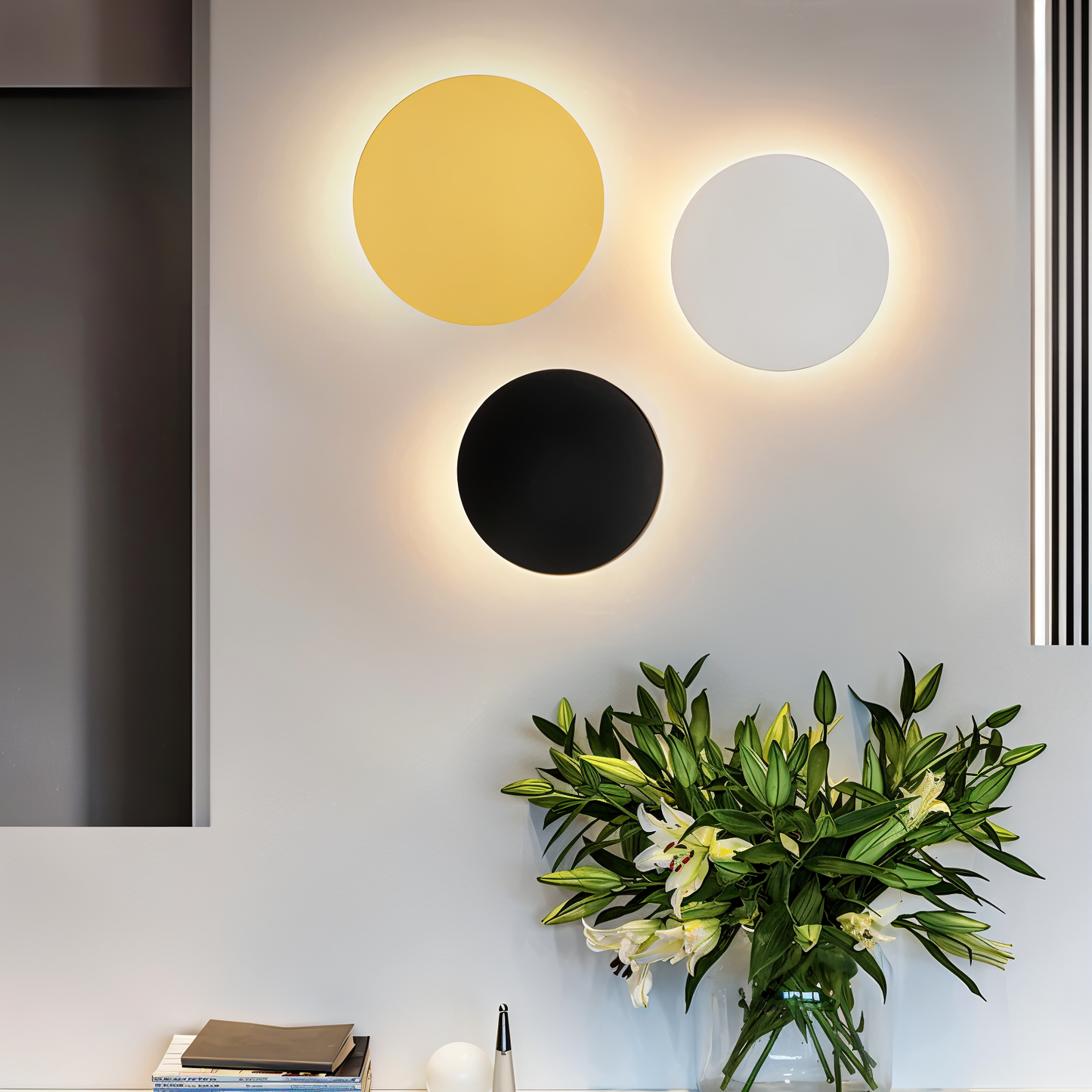 OrbGlow – Runde Metall-Wandleuchte in Schwarz/Weiß/Gold für moderne Räume