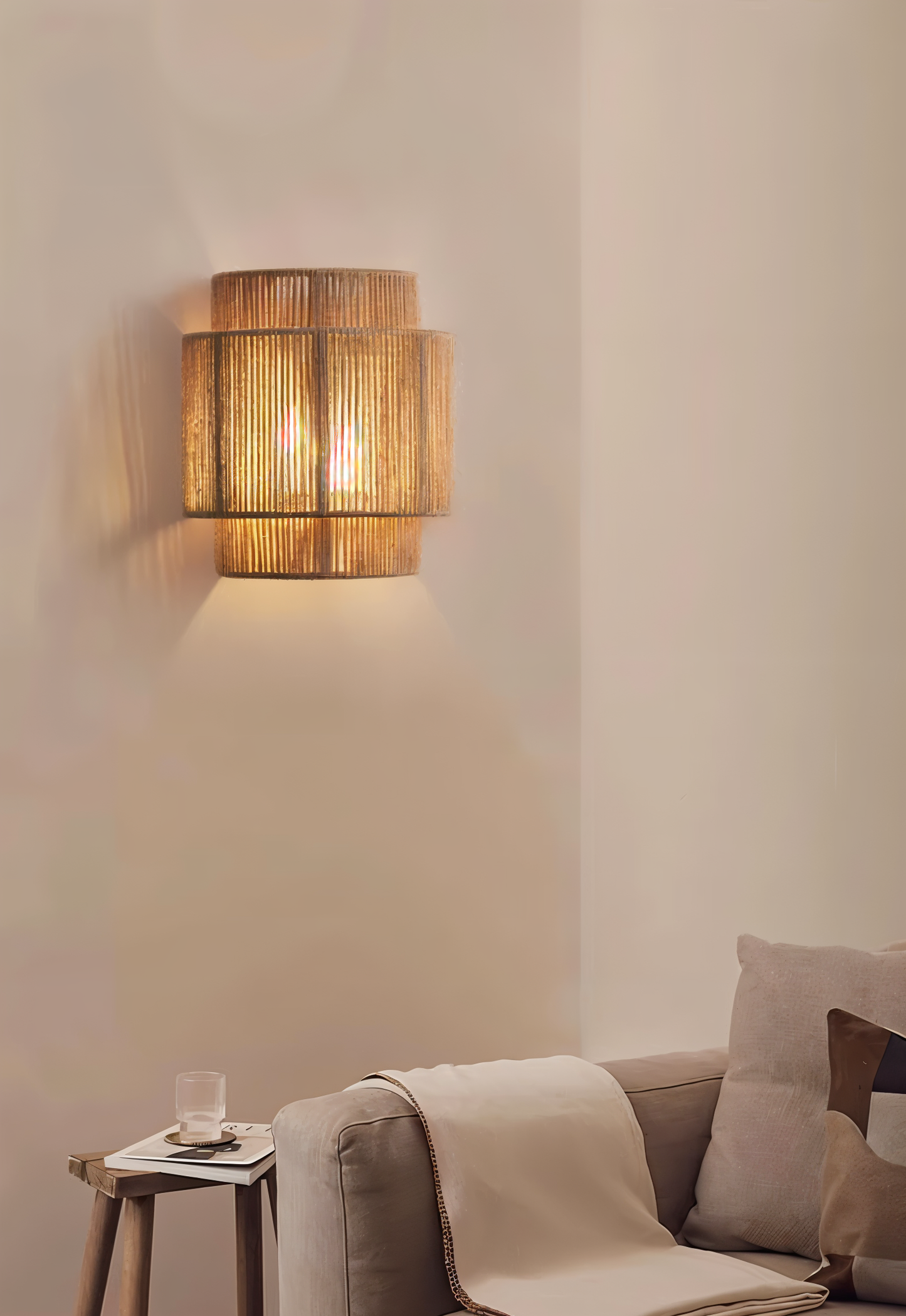 RustGlow Wandleuchte – Handgewebter Rattan-Schirm im Boho-Chic