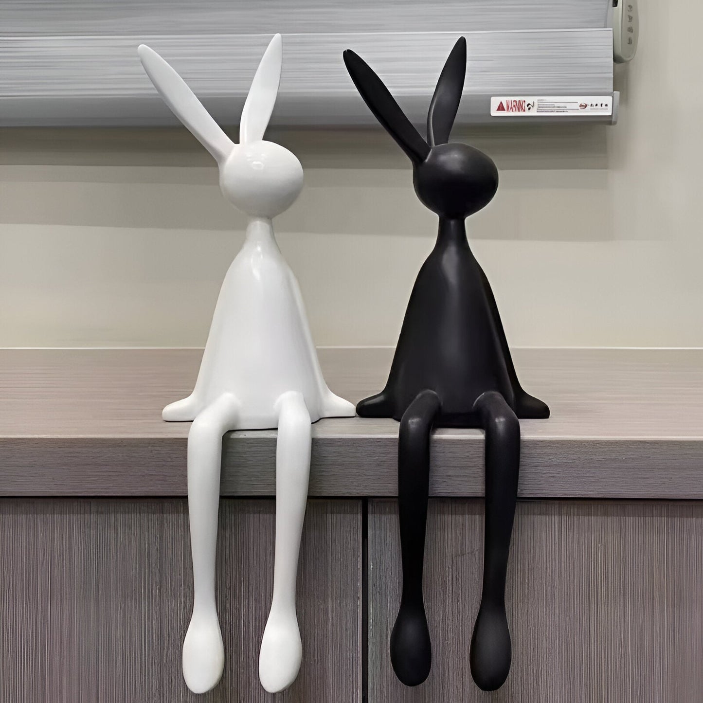 HopArt Osterfigur – Farbenfroher Pop-Art-Hase aus Kunstharz
