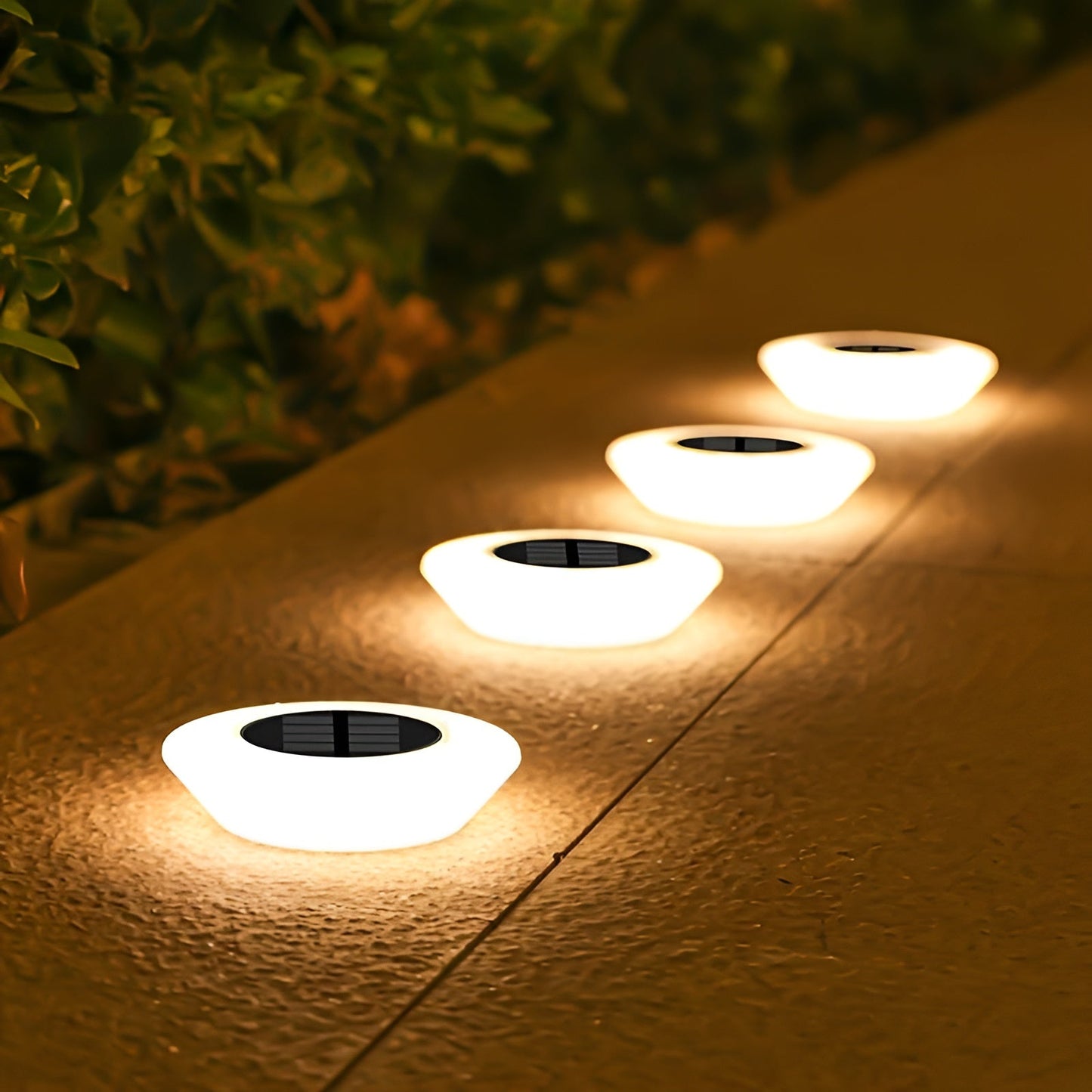 SunFlare – Gartenleuchte mit Solarbetrieb & Blütenoptik