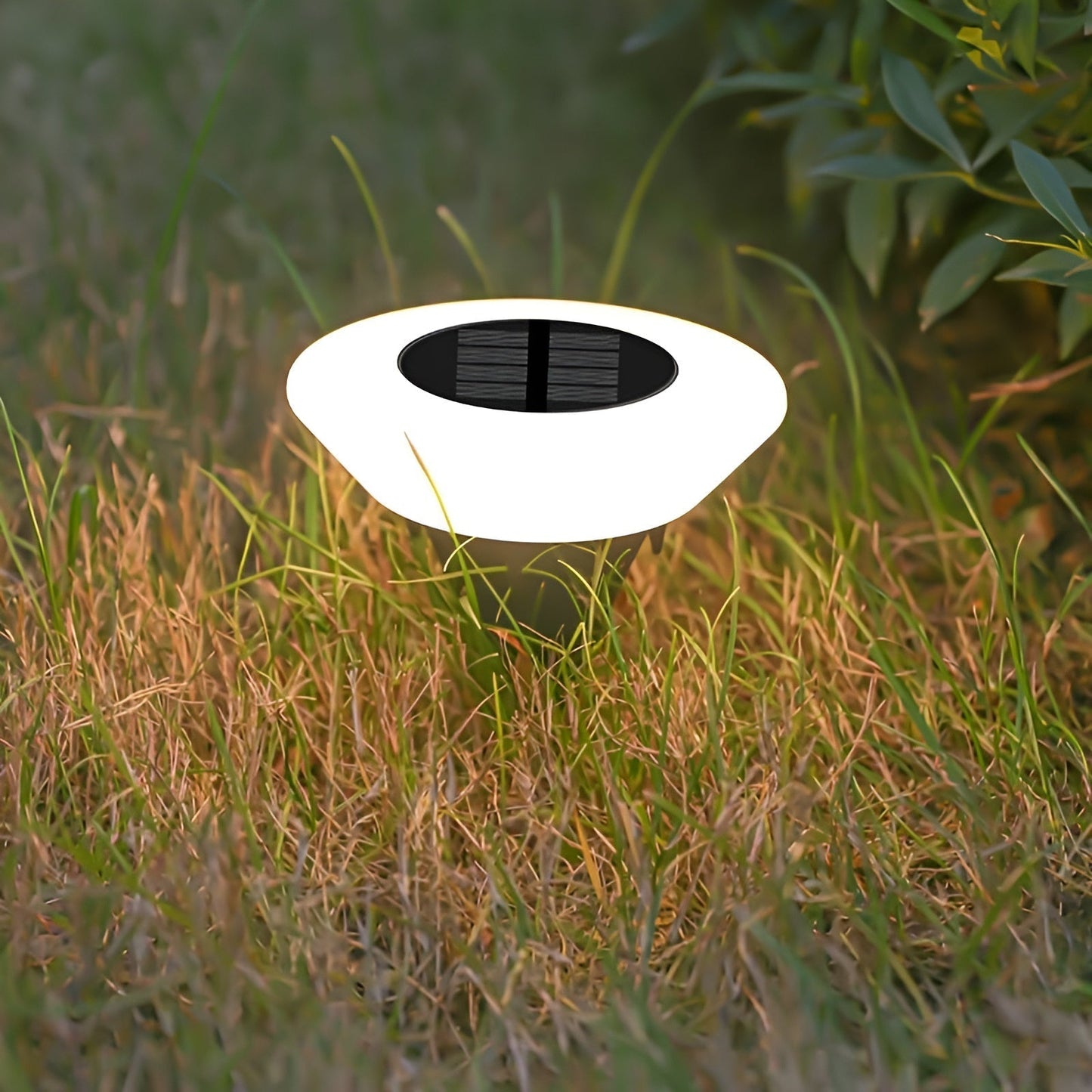 SunFlare – Gartenleuchte mit Solarbetrieb & Blütenoptik