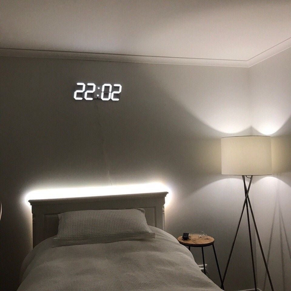 GlowSync – Smarte LED-Wanduhr mit Farbwechsel-Funktion