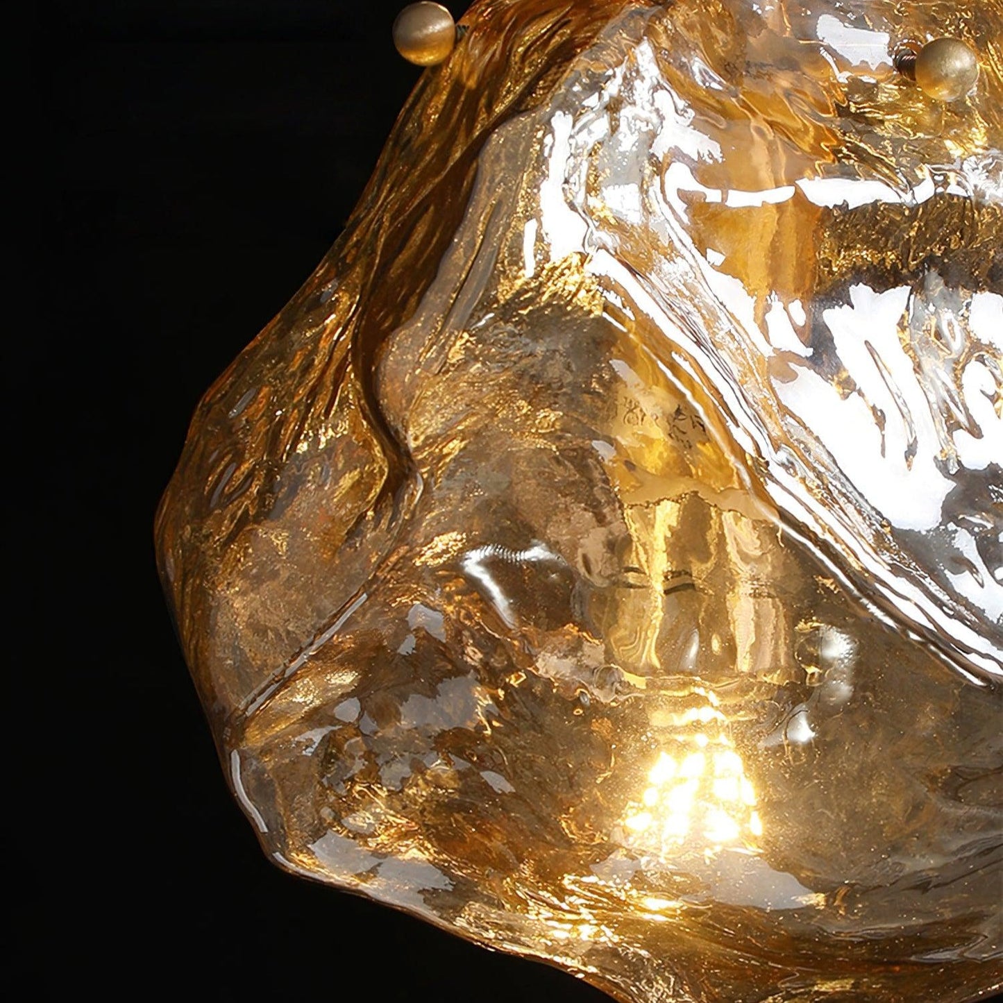 Aria – Pendelleuchte aus Eisglas und Messing