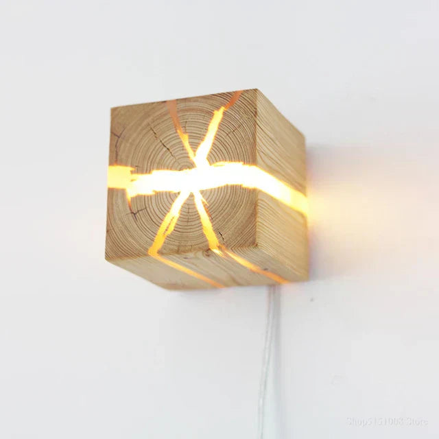 Quadratische Nachttischlampe aus Holz