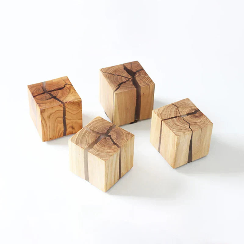 Quadratische Nachttischlampe aus Holz