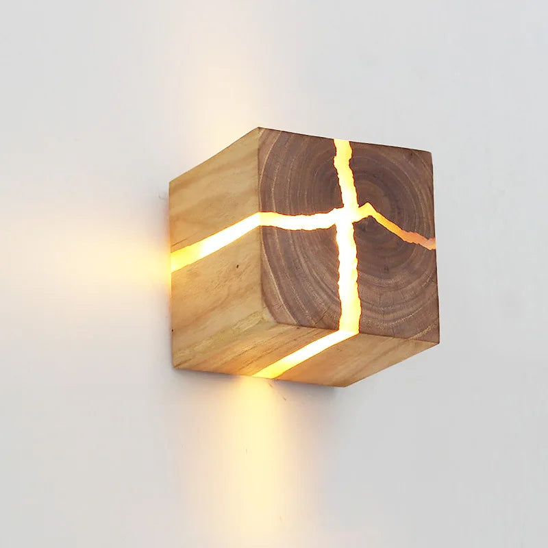 Quadratische Nachttischlampe aus Holz