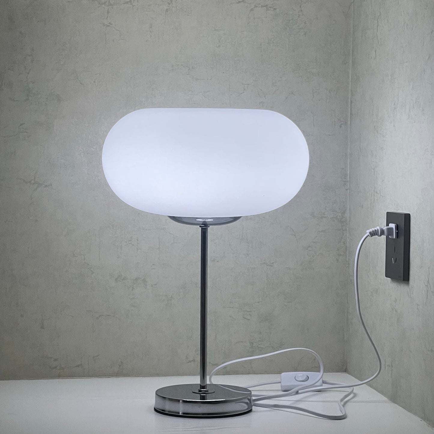 Lumi – Moderne Tischlampe