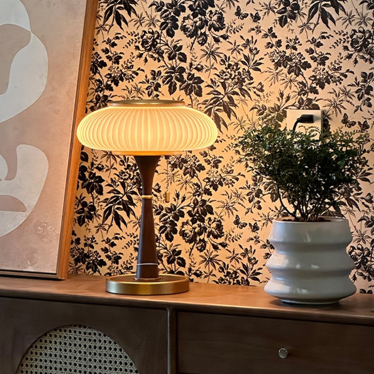 Noelia – Retro Tischlampe aus Massivholz
