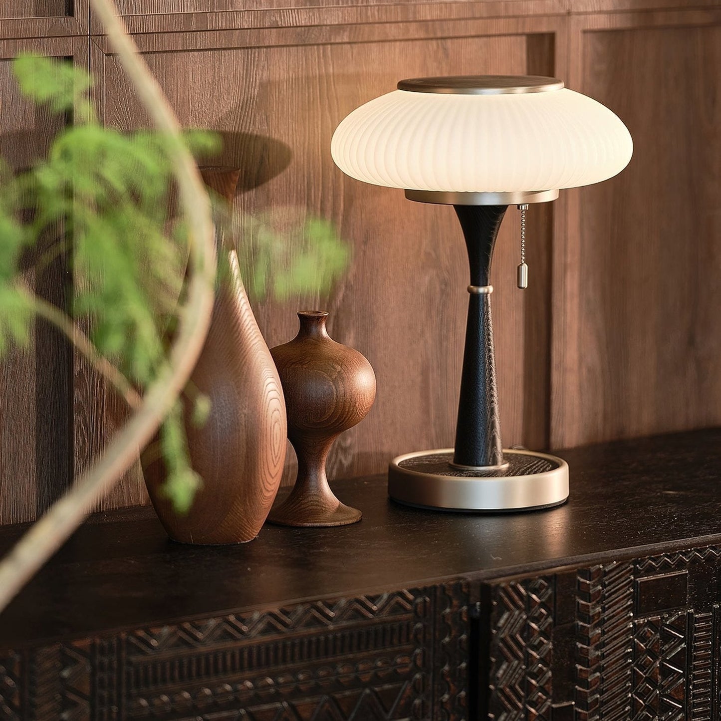 Noelia – Retro Tischlampe aus Massivholz