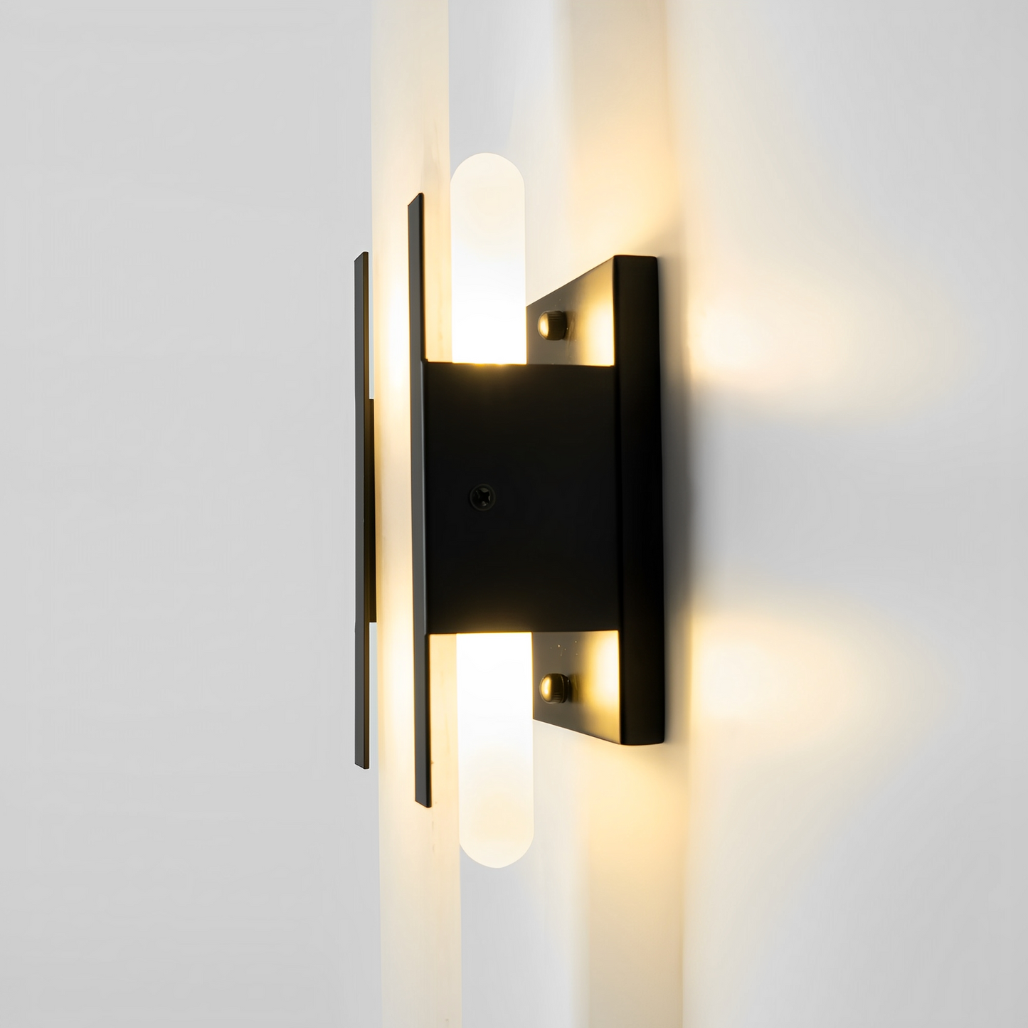 Orro – Postmoderne LED-Wandleuchte mit Marmor-Optik