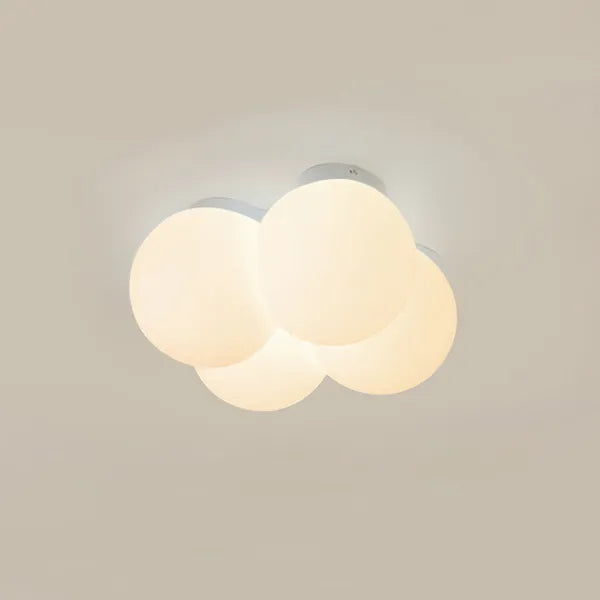 Wolkenlicht – Schwebende Deckenleuchte im Cloud-Design