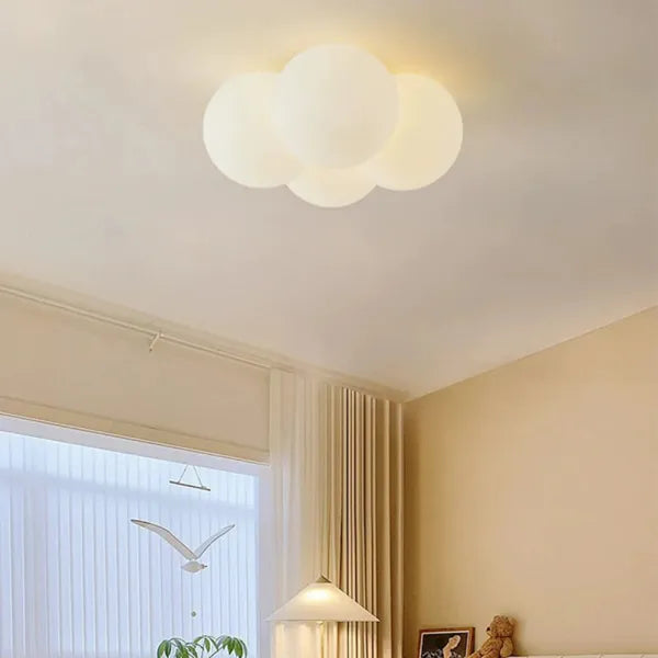 Wolkenlicht – Schwebende Deckenleuchte im Cloud-Design