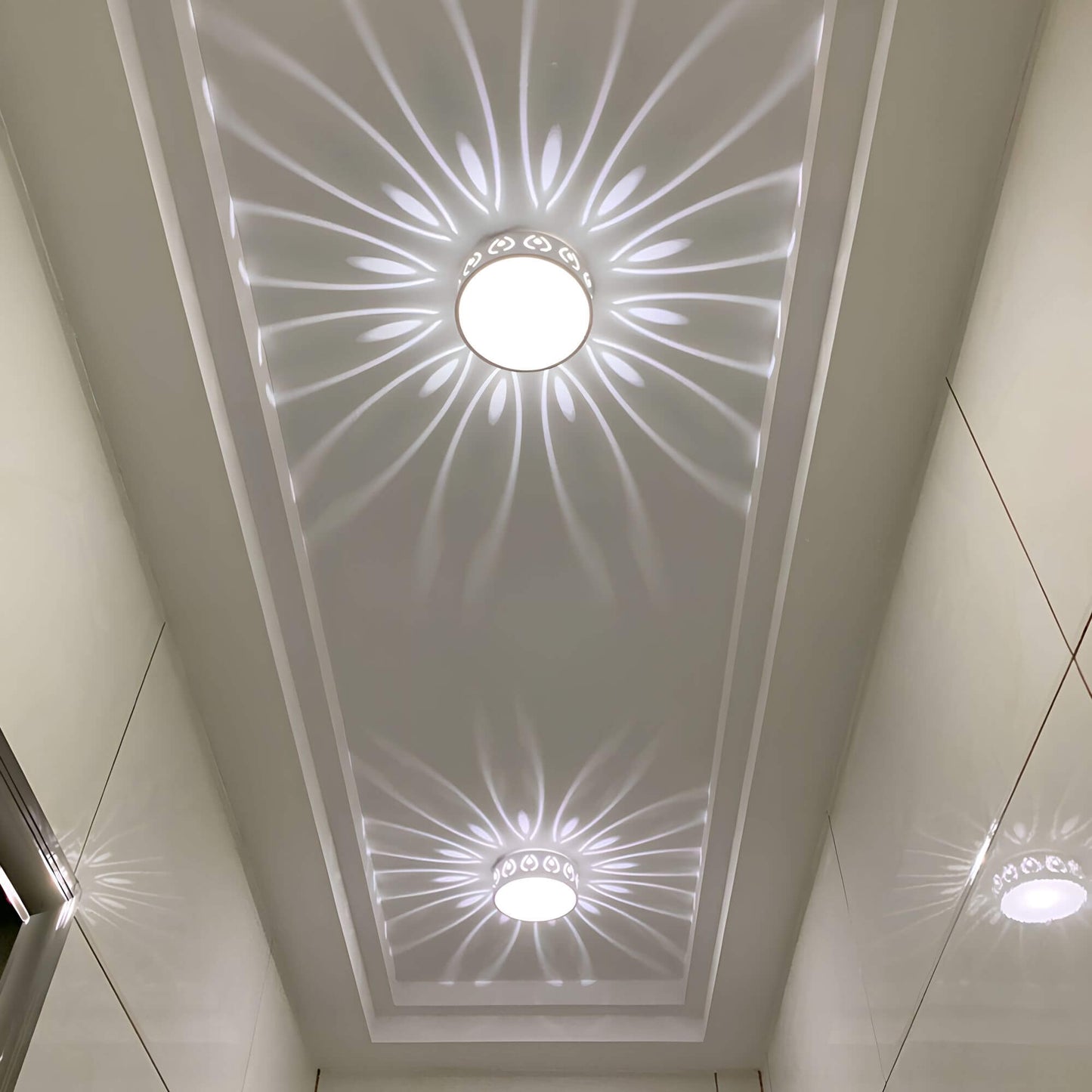Flache LED-Deckenleuchte – Spritzwassergeschütztes Lichtdesign für drinnen & draußen