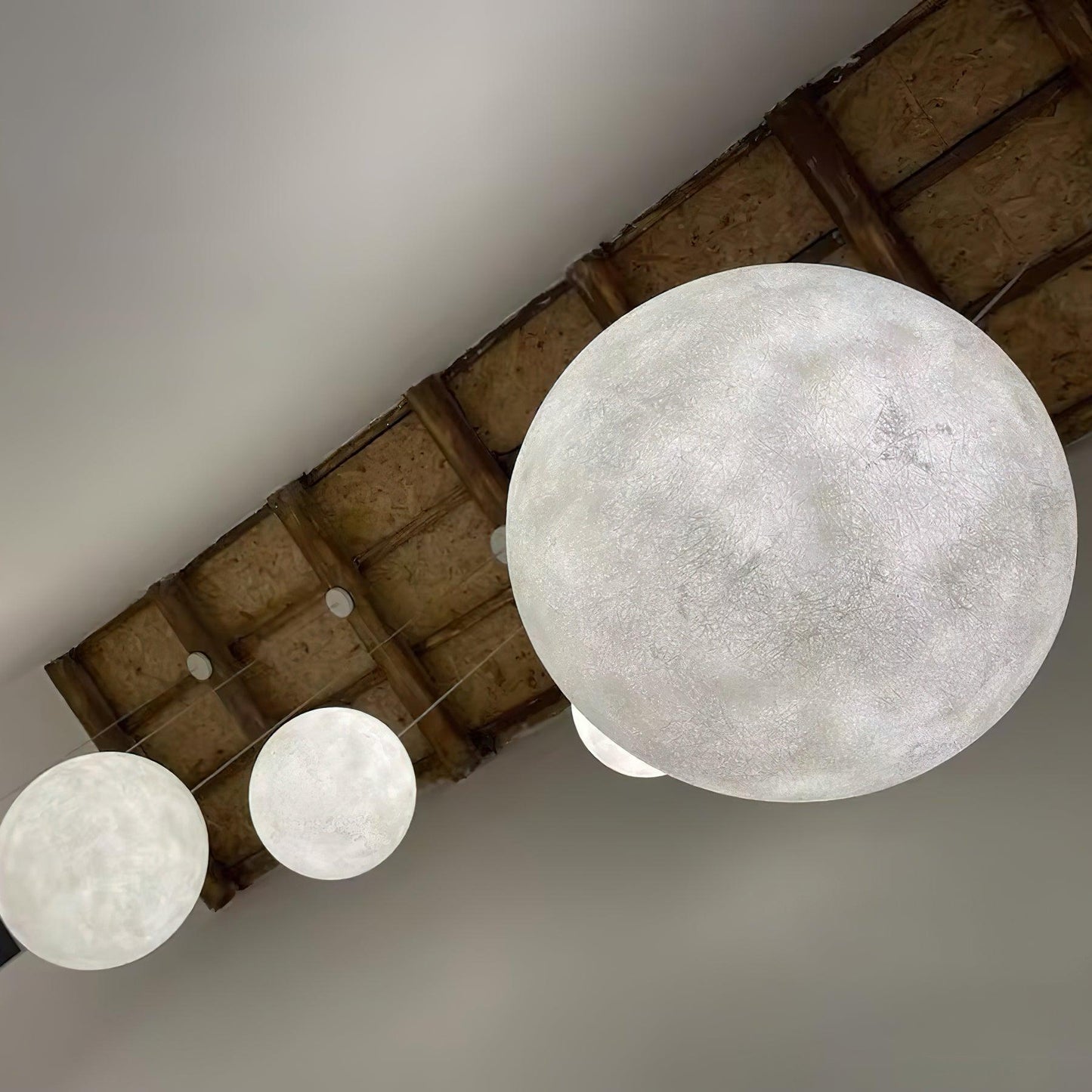 LunaLicht – Magische Hängelampe in Vollmondform