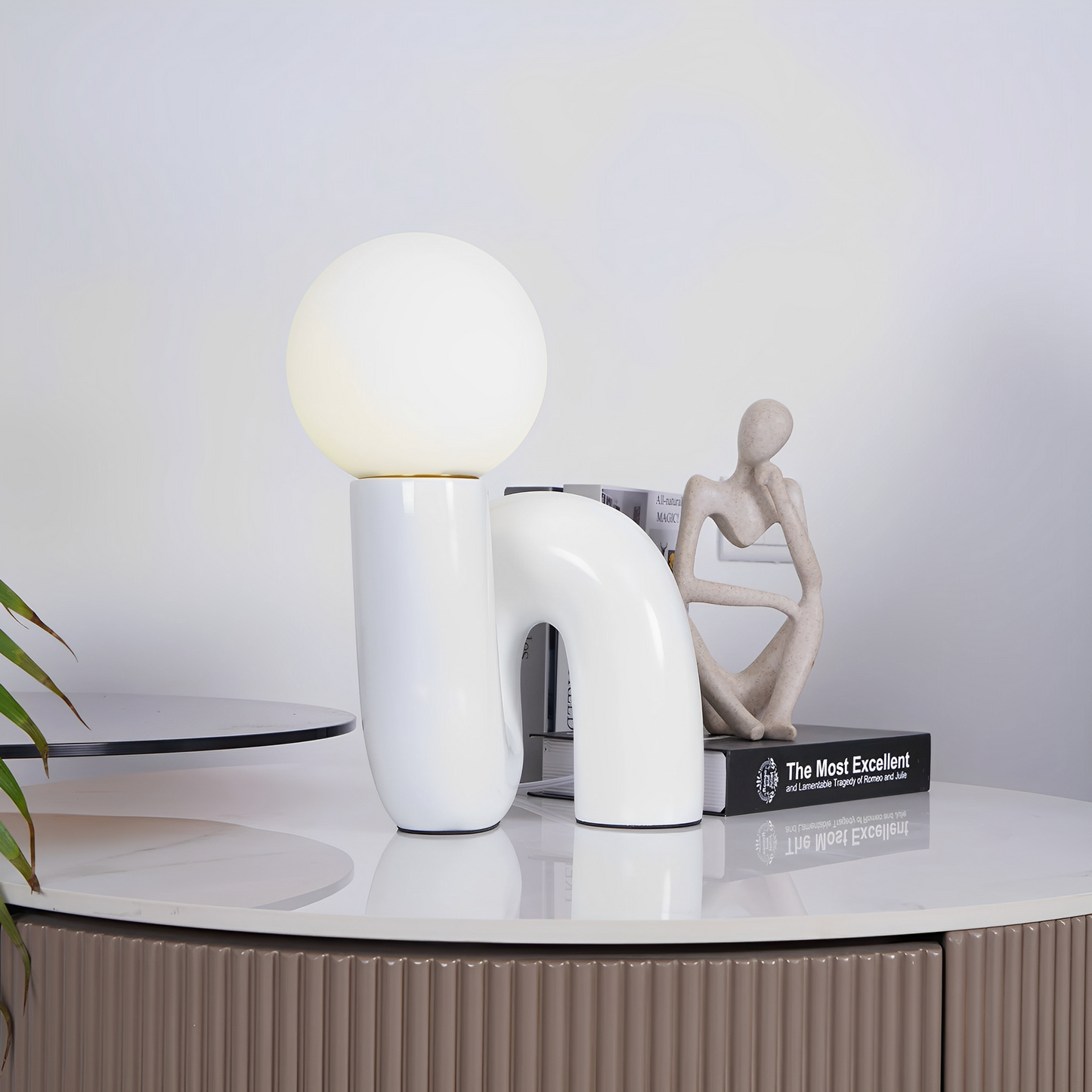 Mimi – Moderne Kinderzimmerlampe aus Harz im Nordic Stil