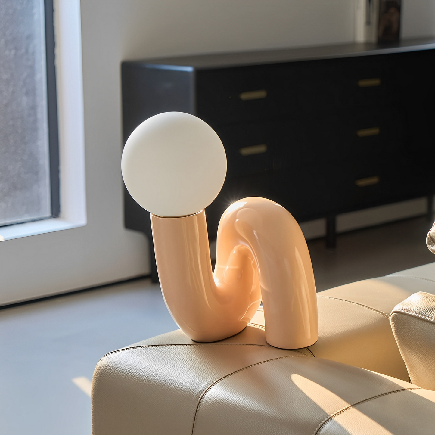 Mimi – Moderne Kinderzimmerlampe aus Harz im Nordic Stil