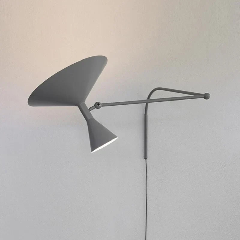 Minimalistische Wandleuchte mit Flexarm