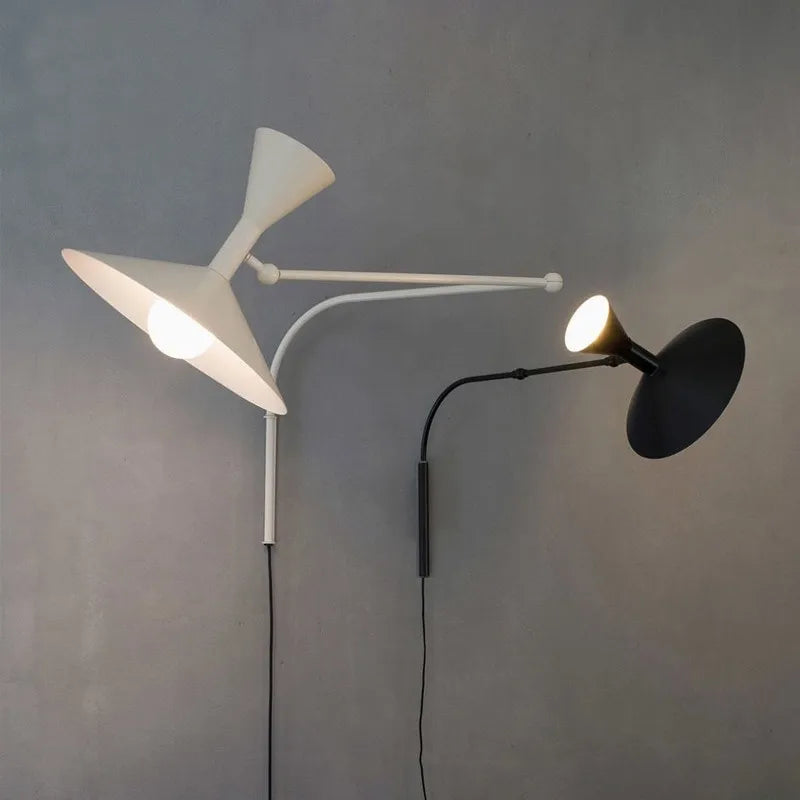 Minimalistische Wandleuchte mit Flexarm