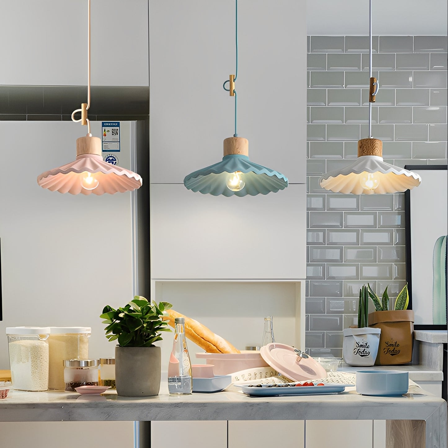 Alina – Moderner Resin-Holz-Kronleuchter