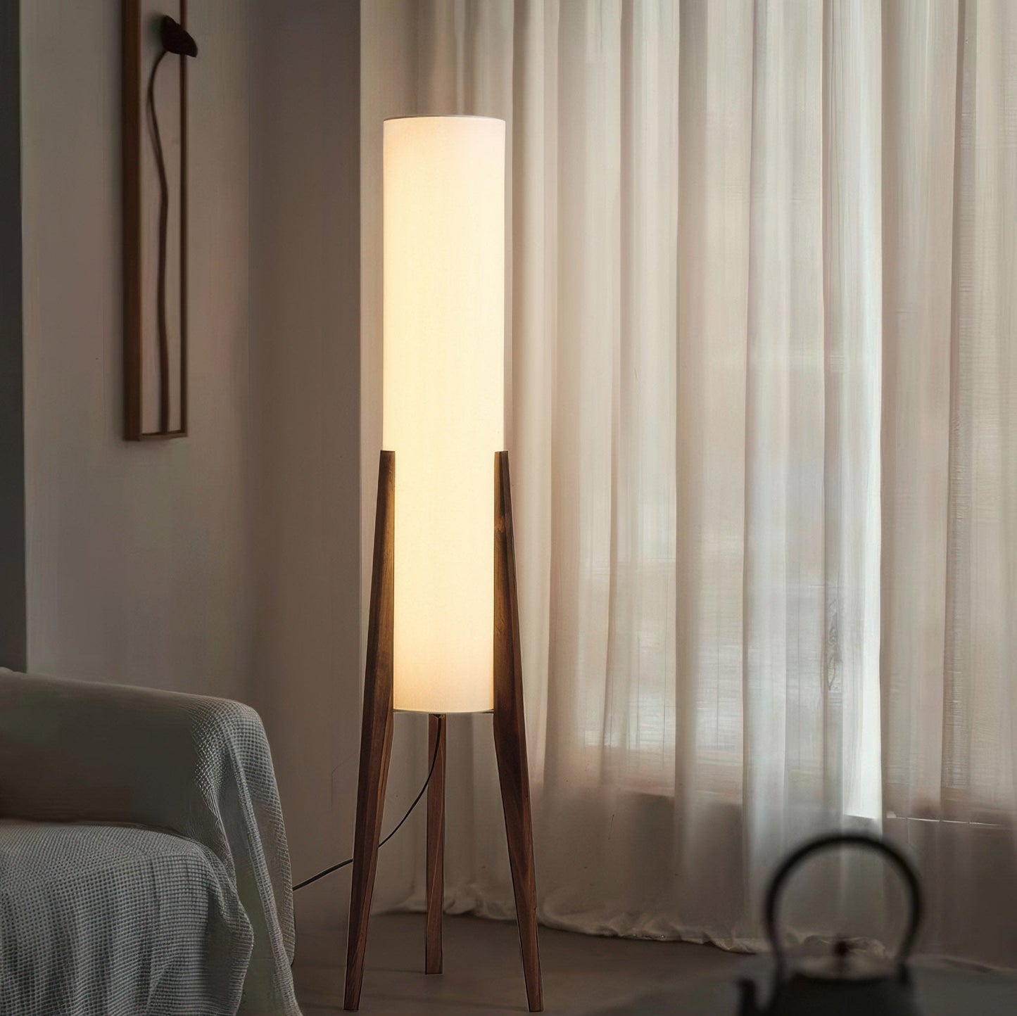 ArtiWood – Exklusive Walnussholz-Stehleuchte im Skulpturendesign