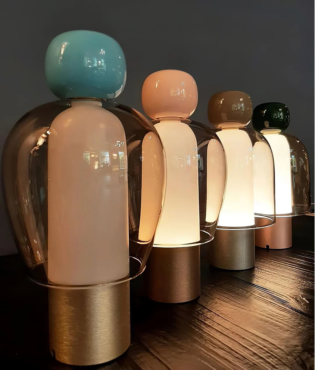 Vetra – Moderne Minimalistische Glastischlampe