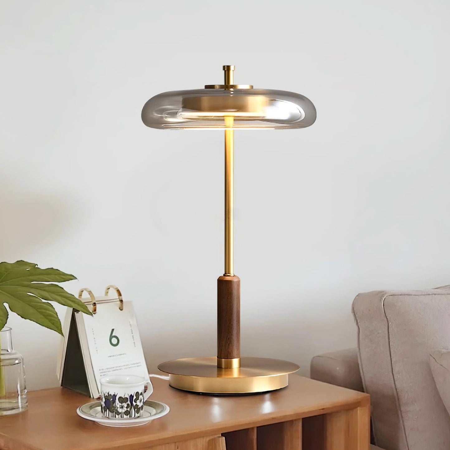 Vera – Tischlampe aus Kupfer und Glas