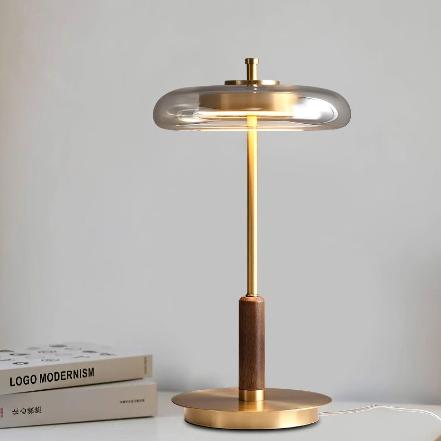 Vera – Tischlampe aus Kupfer und Glas