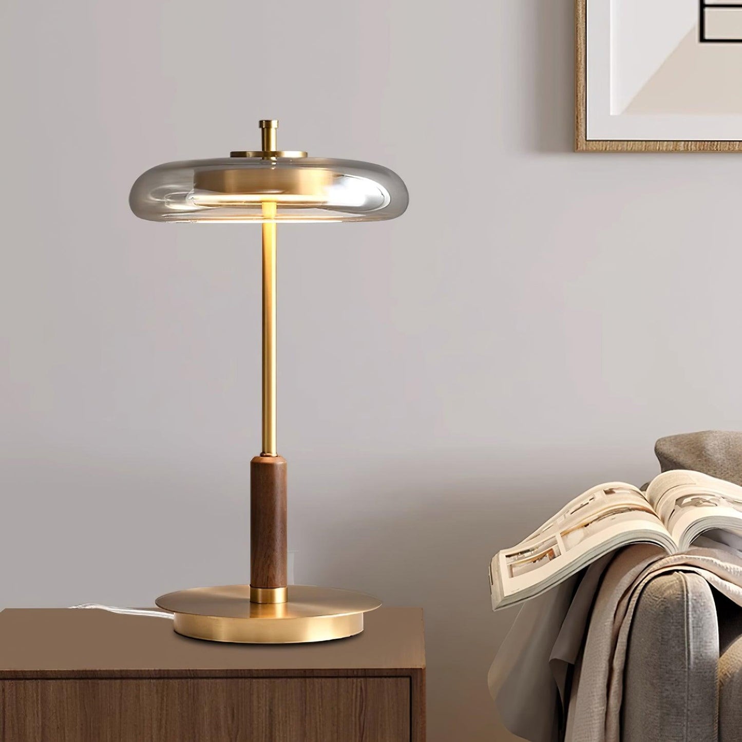 Vera – Tischlampe aus Kupfer und Glas
